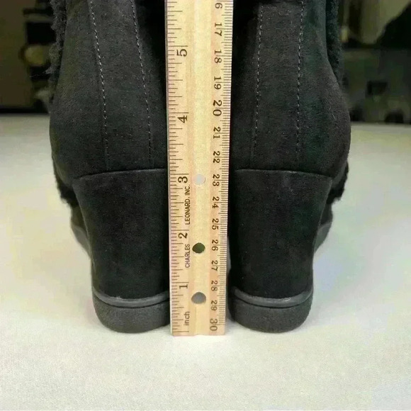 Unisa Missy Wedge Chelsea Boot slightly used, but in fabulous condition 7.5 - Picture 10 of 11